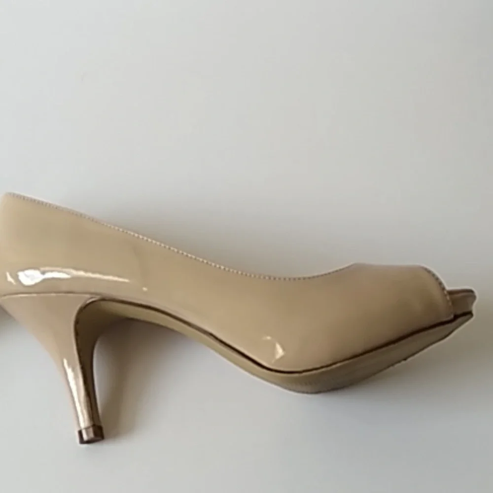 X-appeal‎ open toe shoe